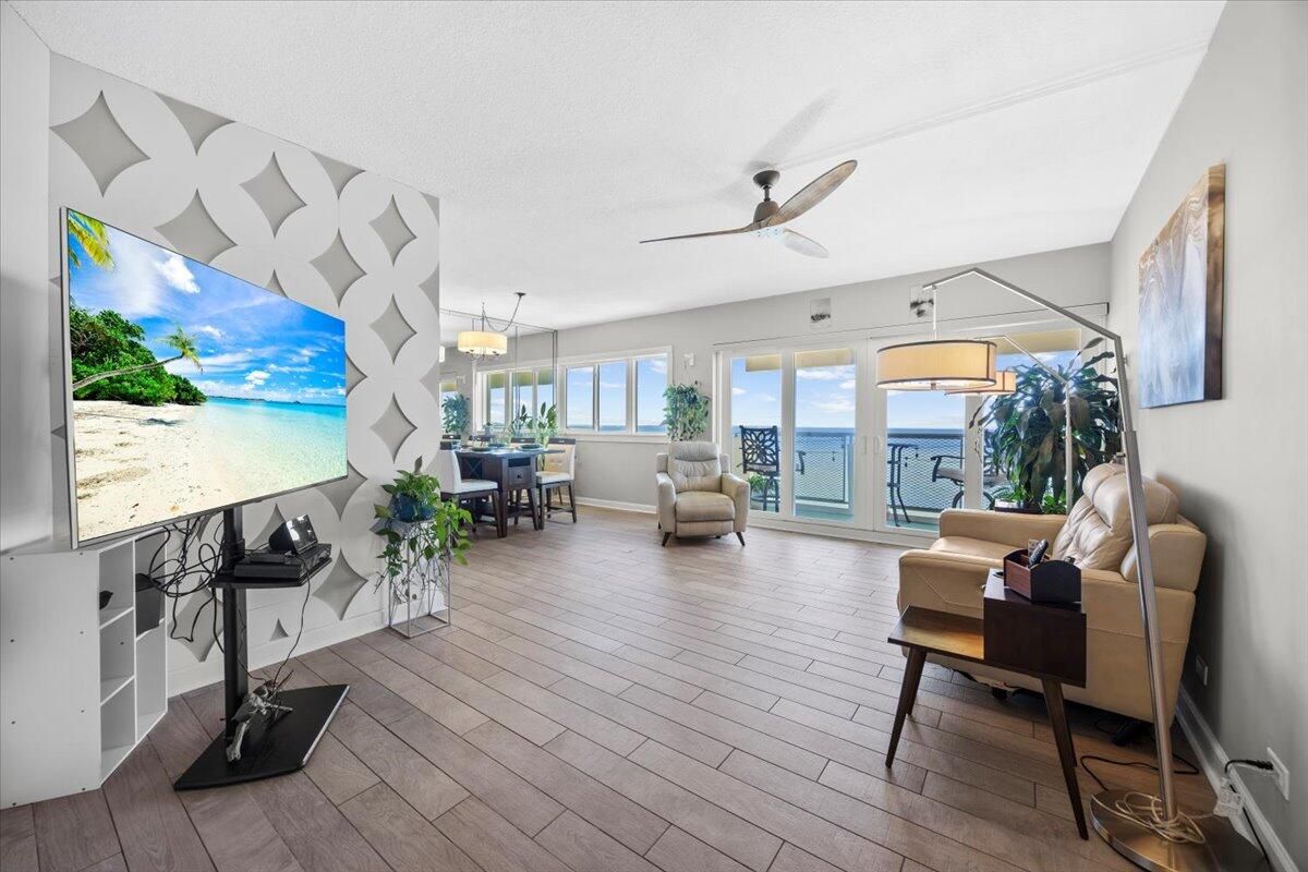 Chandelier, Dining room, Interior, Living room, Pendant Lights, Water, Wood Texture Flooring