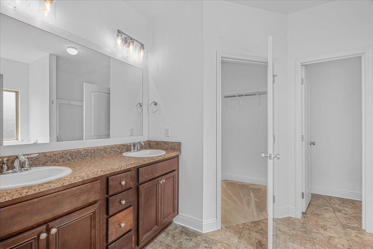 Bathroom, Dual Sink Vanities, Interior
