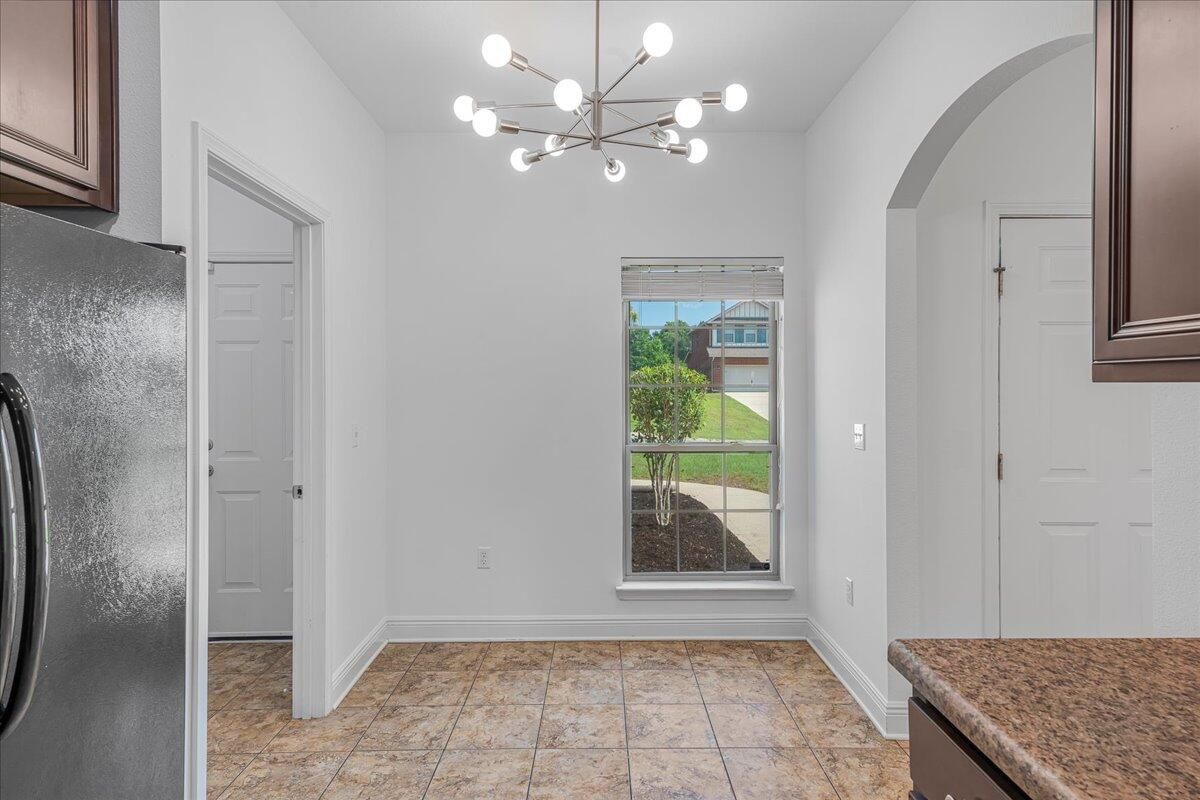 Empty room, Interior, Pendant Lights