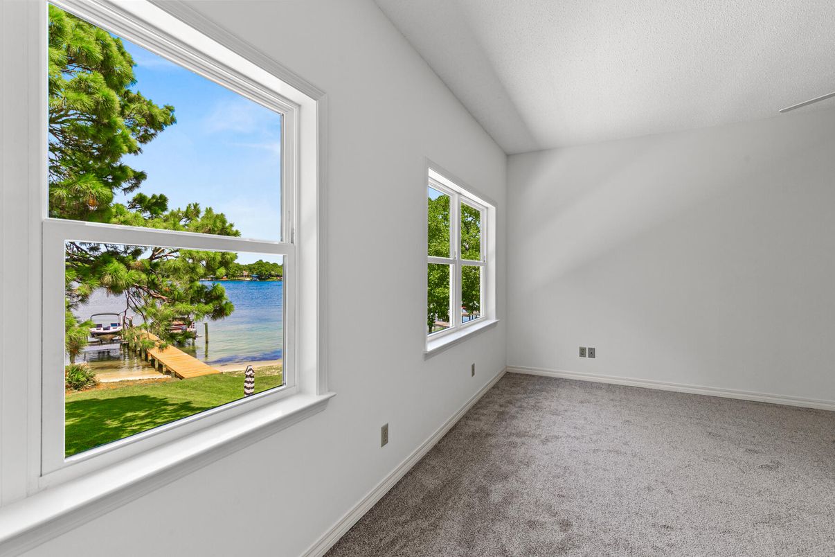 Empty room, Interior, Water