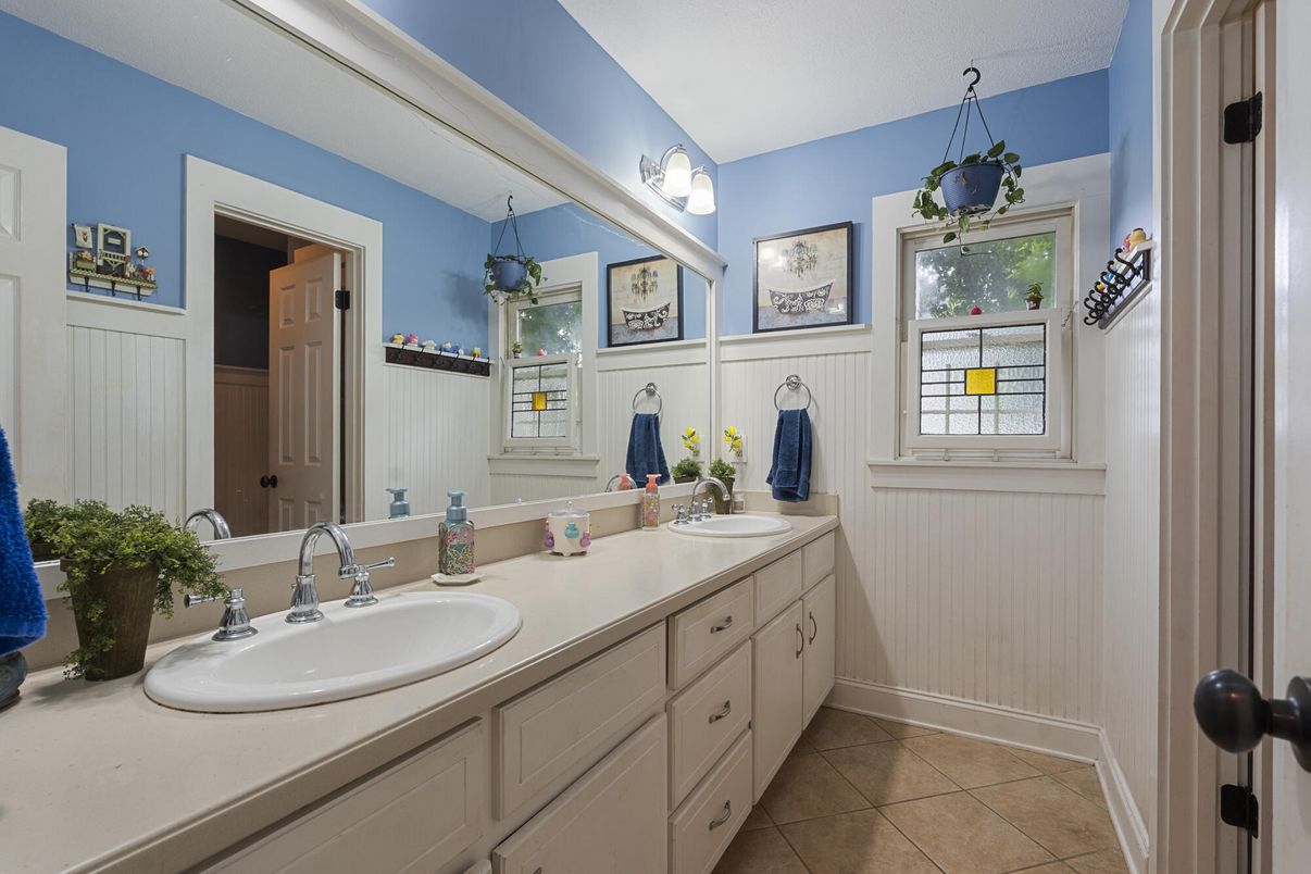 Bathroom, Dual Sink Vanities, Interior