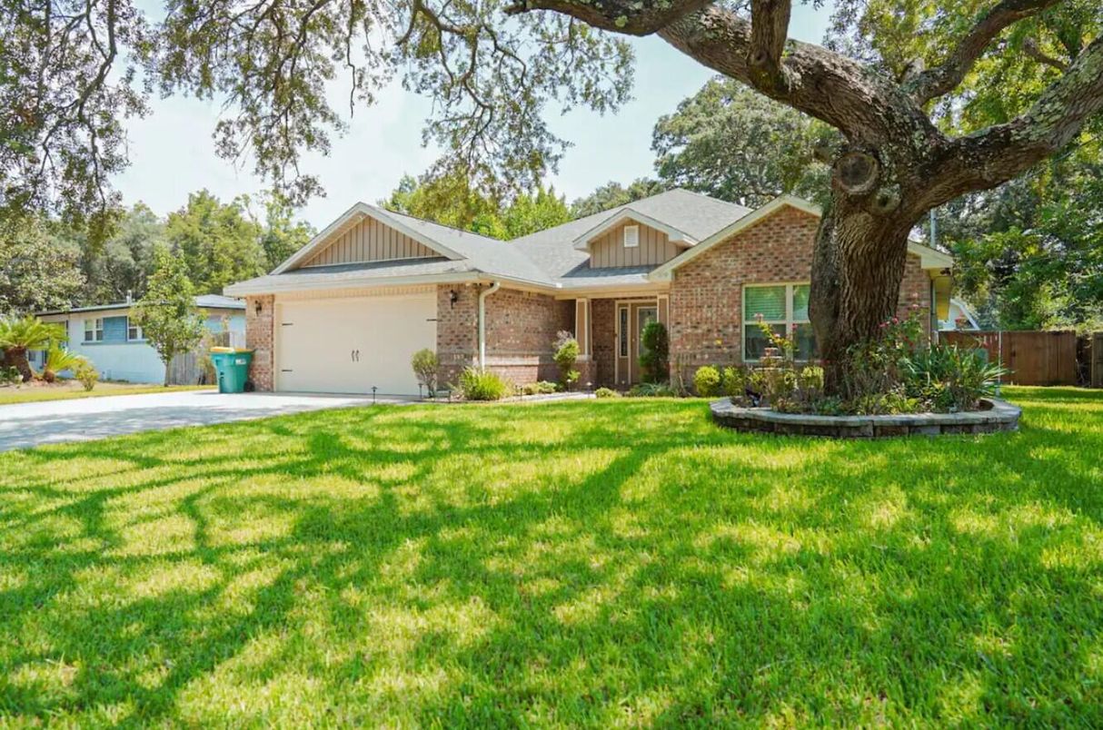 Attached, Backyard, Exterior, Facade, Brick Facade, Ranch
