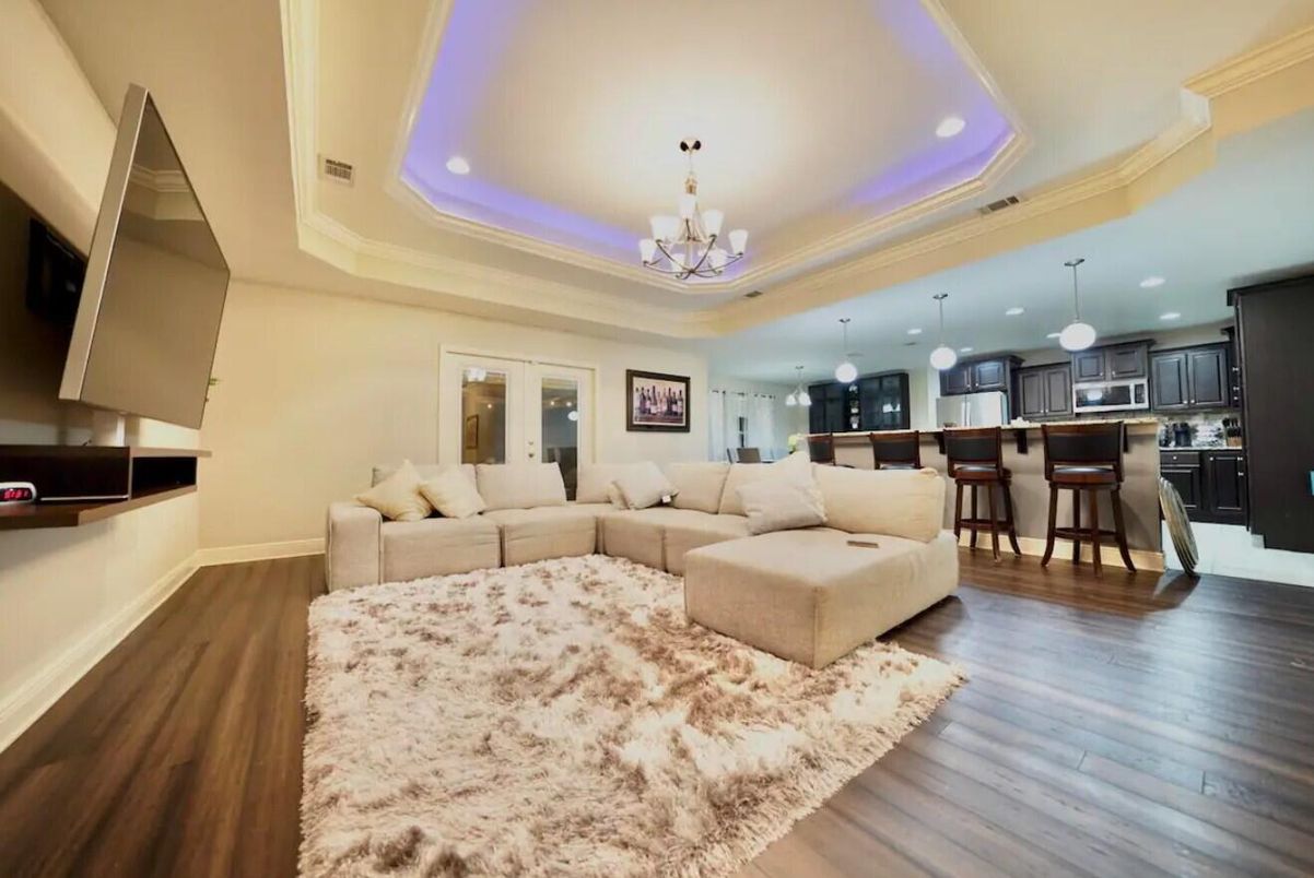 Chandelier, Interior, Kitchen, Living room, Pendant Lights, Recessed Lighting, Wood Texture Flooring