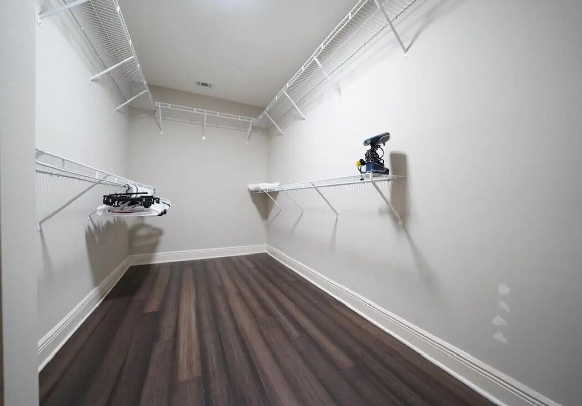 Interior, Walk-in Closets, Wood Texture Flooring