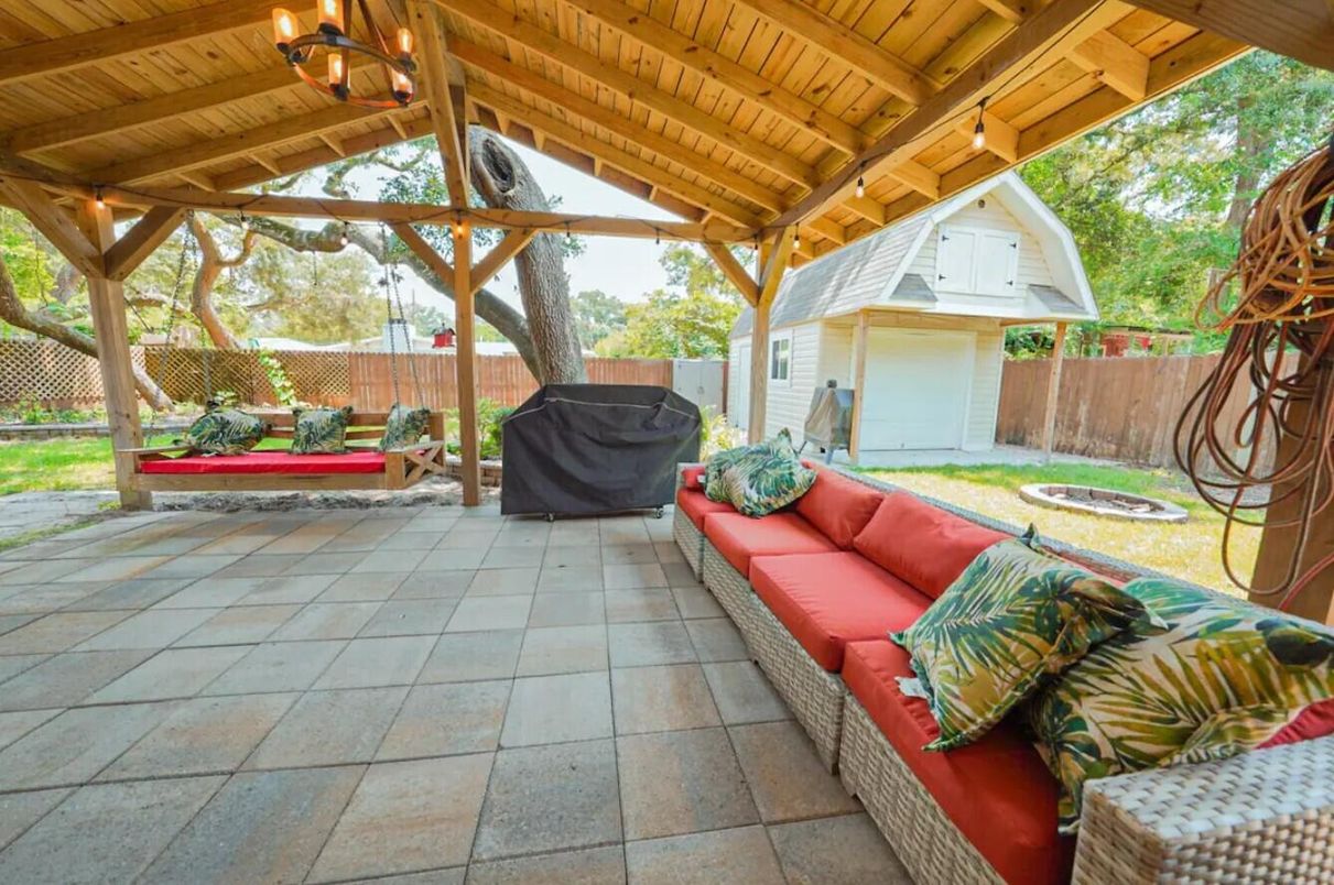 Detached Garage, Exterior
