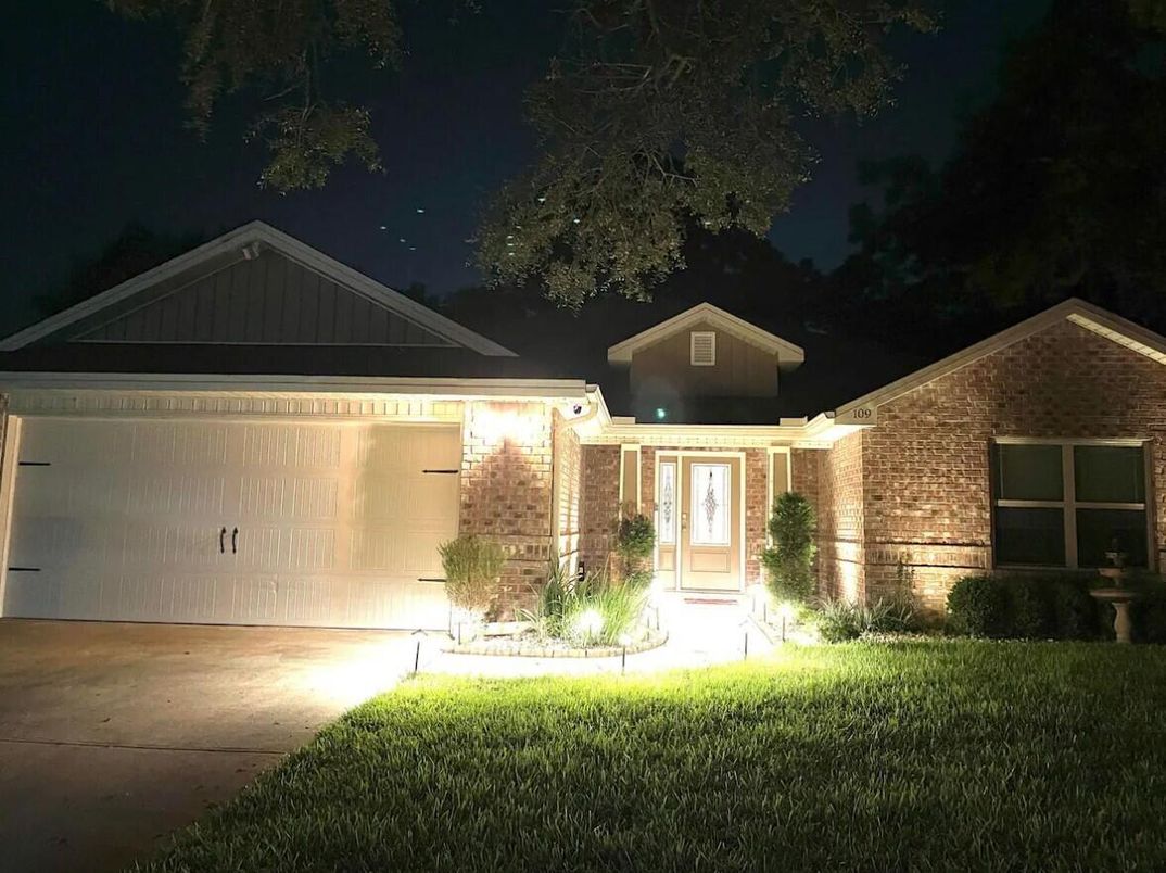 Attached, Exterior, Facade, Brick Facade, American Craftsman