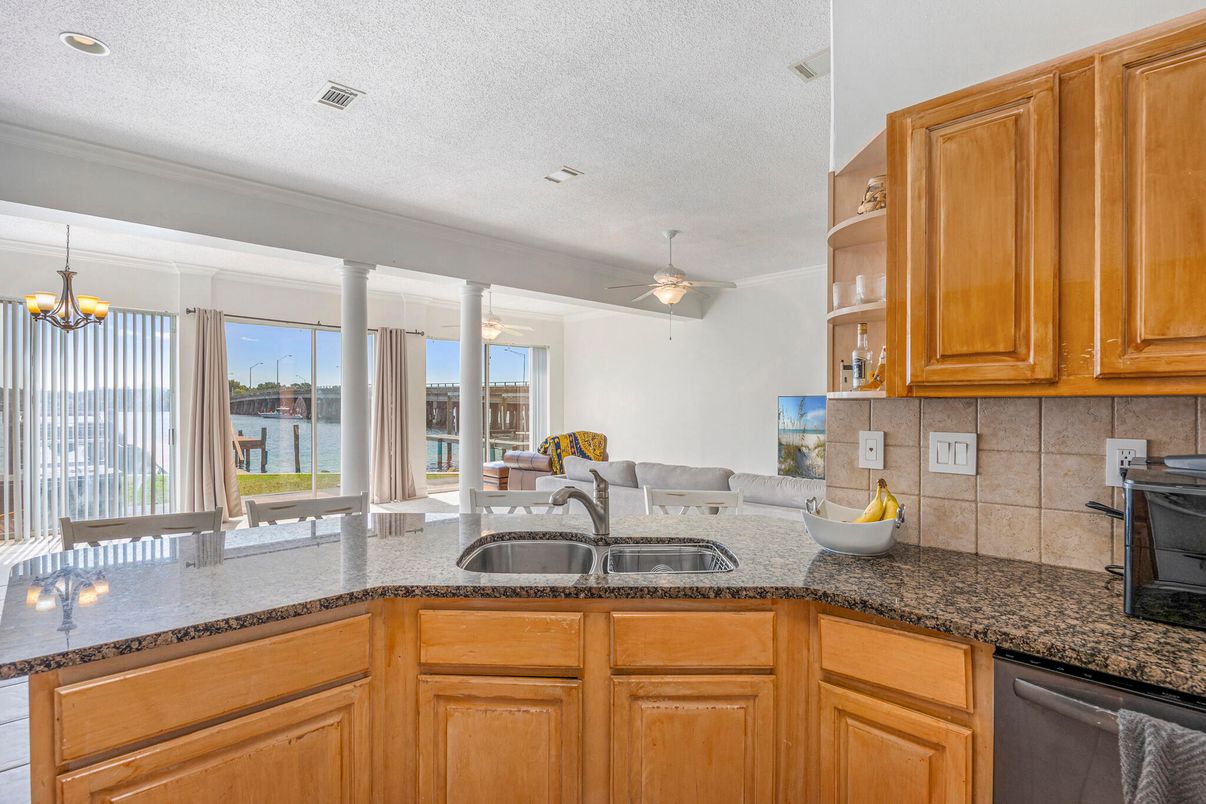Dining room, Interior, Kitchen, Recessed Lighting, Water