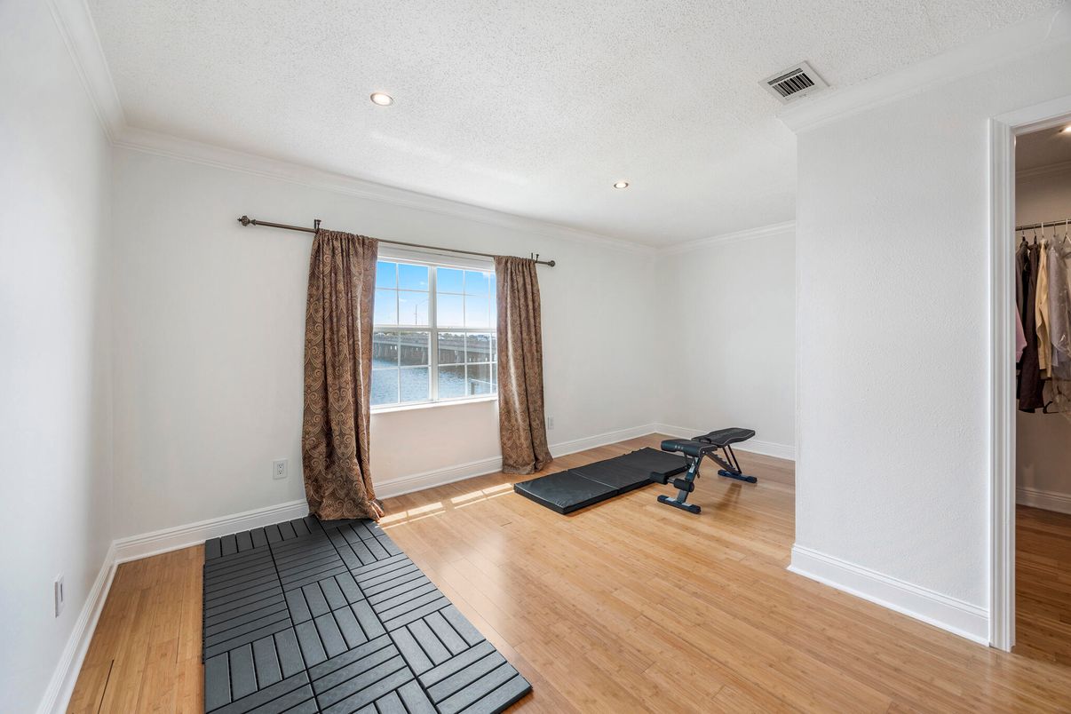 Fitness Equipment, Interior, Recessed Lighting, Wood Texture Flooring