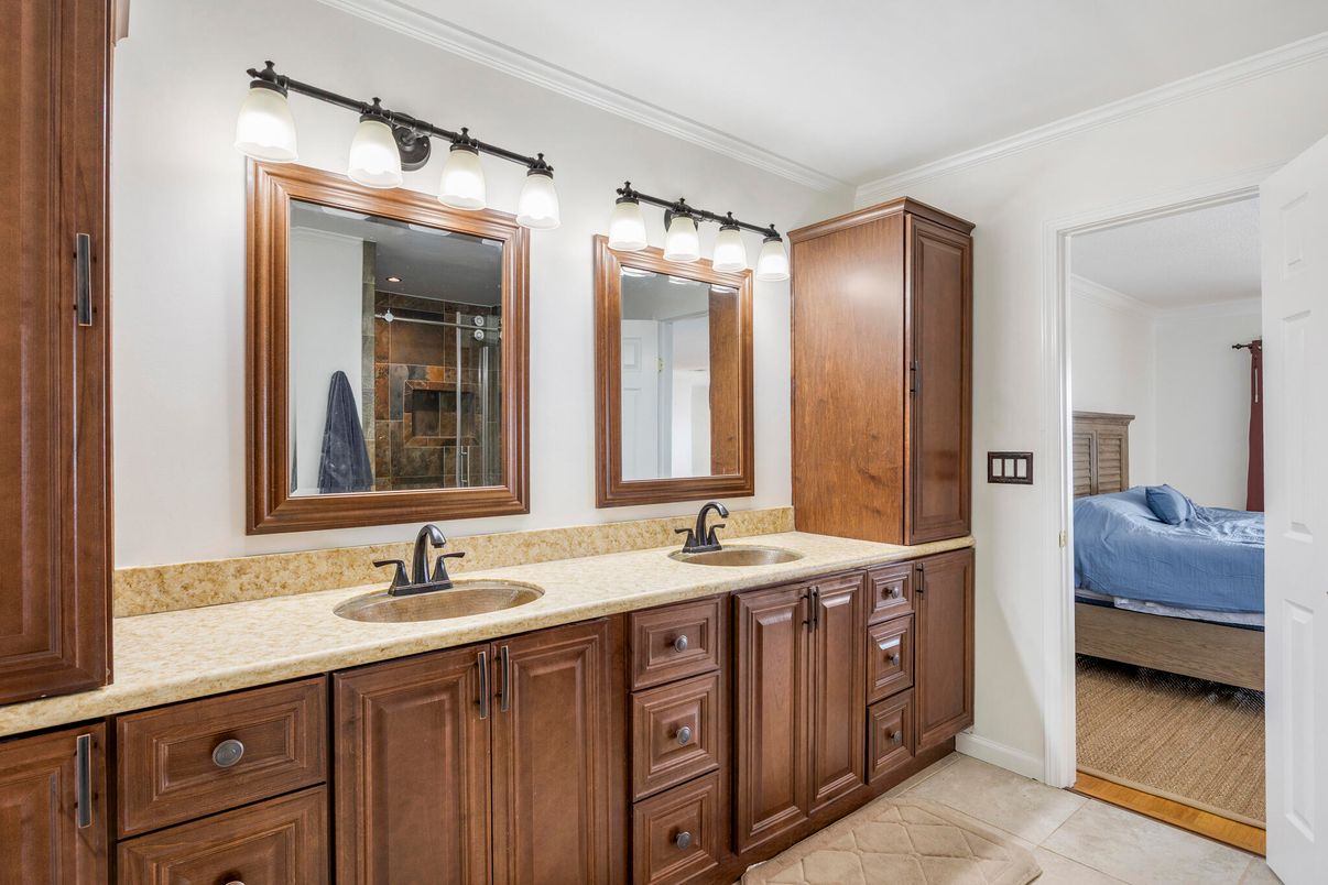 Bathroom, Bedroom, Dual Sink Vanities, Interior