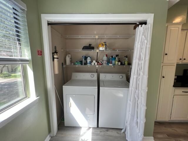 Interior, Utility Closets, Washer, Wood Texture Flooring