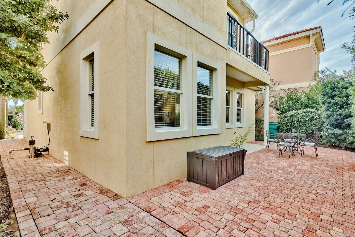 Exterior, Hot Tub