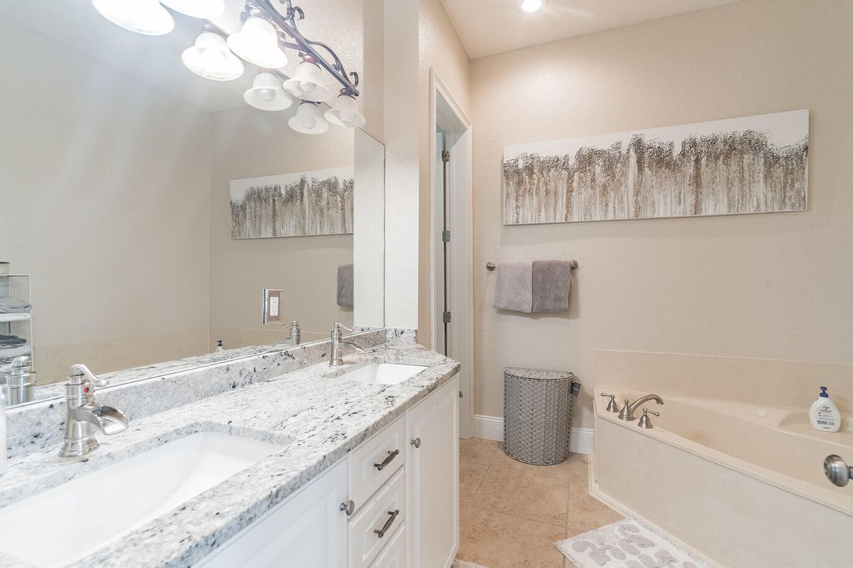 Bathroom, Dual Sink Vanities, Interior, Recessed Lighting