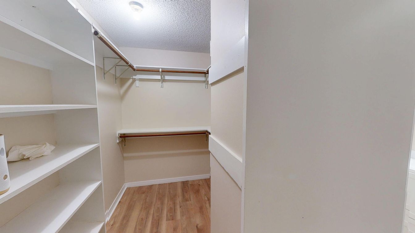 Interior, Walk-in Closets, Wood Texture Flooring