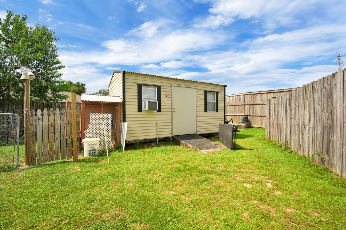 Backyard, Exterior