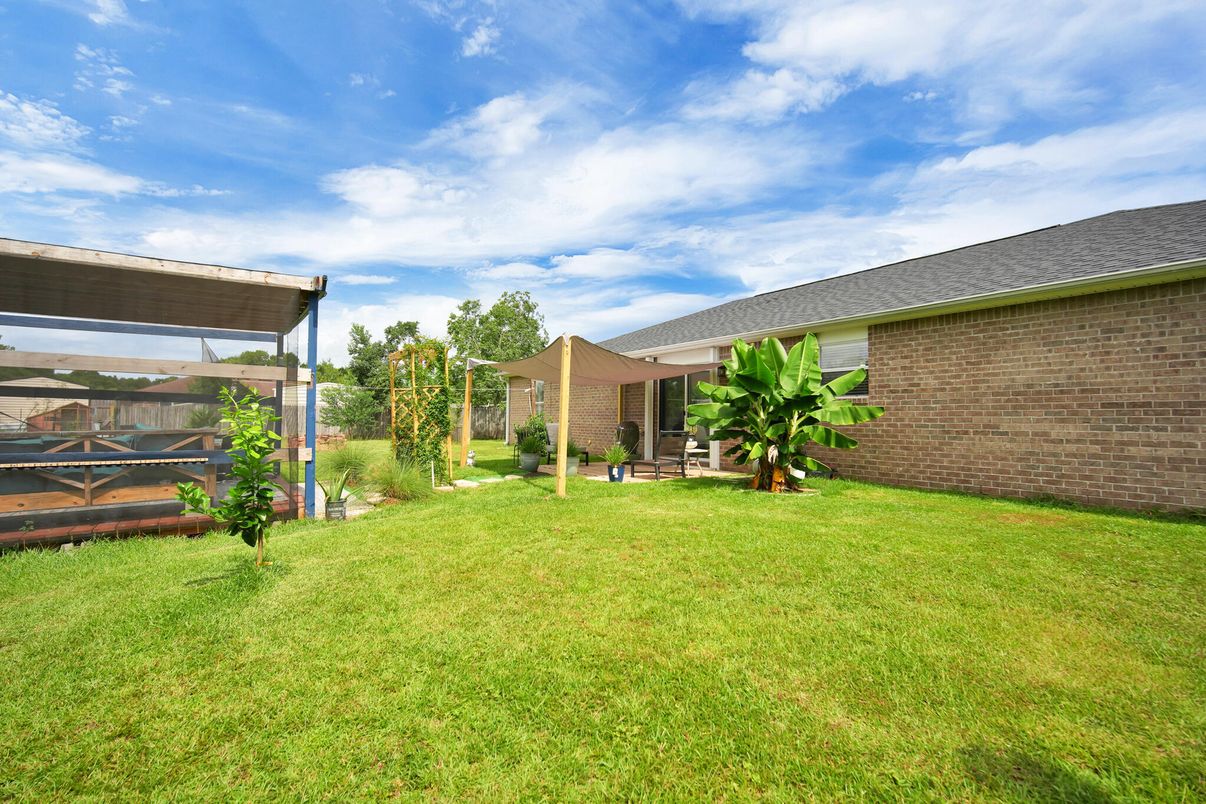 Backyard, Exterior