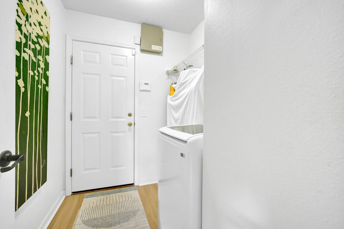Interior, Washer, Wood Texture Flooring