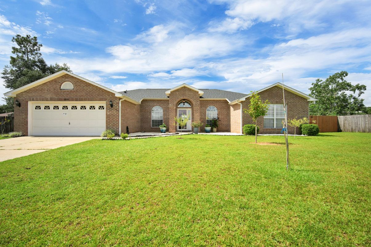 Attached, Backyard, Exterior, Facade, Brick Facade, Ranch