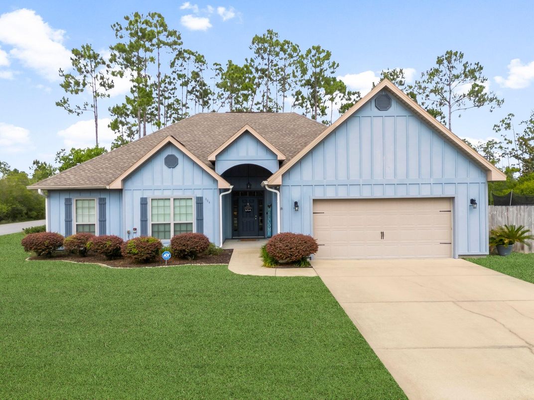 Attached, Exterior, Facade, Farmhouse