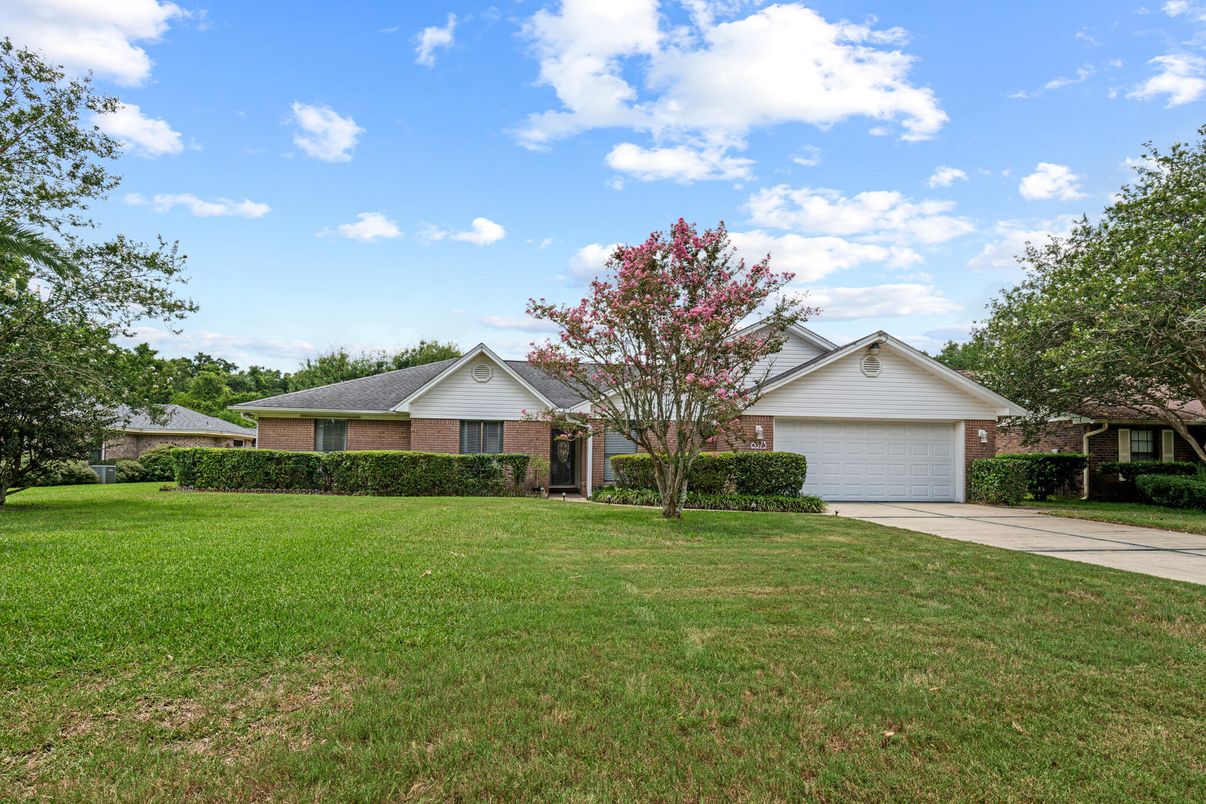 Attached, Backyard, Exterior, Facade, Brick Facade, Ranch