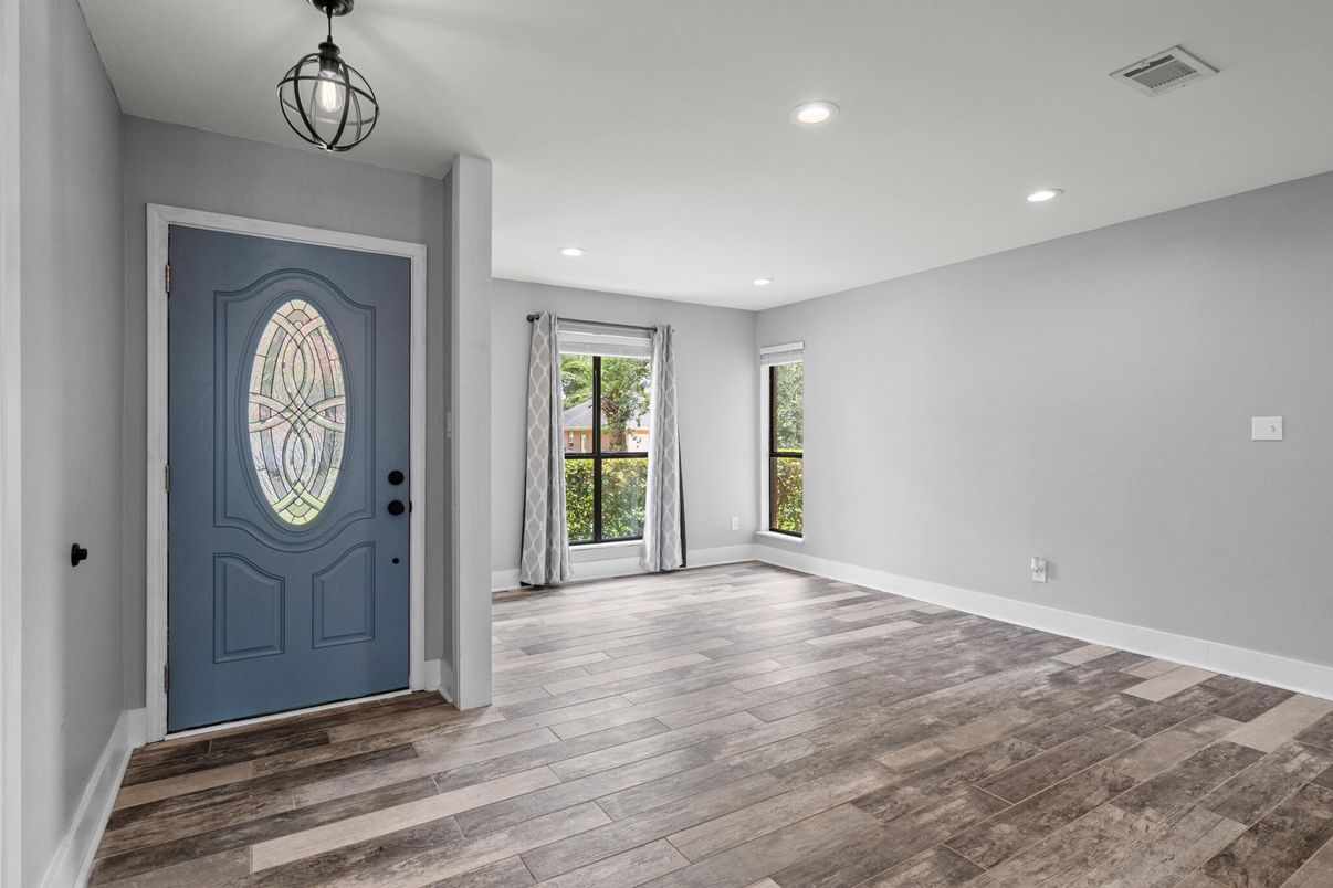 Interior, Pendant Lights, Recessed Lighting, Wood Texture Flooring