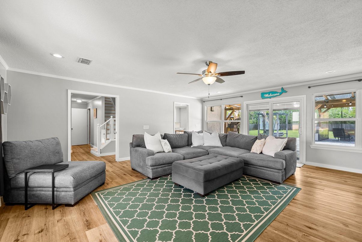 Interior, Living room, Recessed Lighting, Wood Texture Flooring