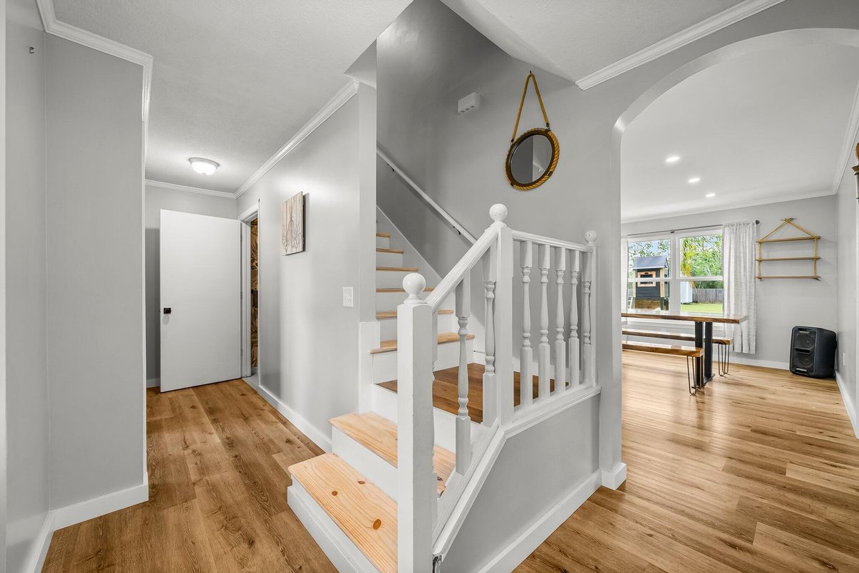 Interior, Recessed Lighting, Wood Texture Flooring