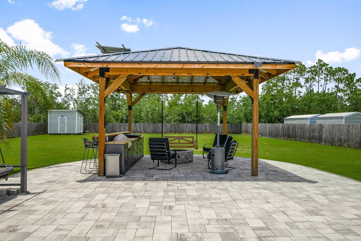 Backyard, Exterior