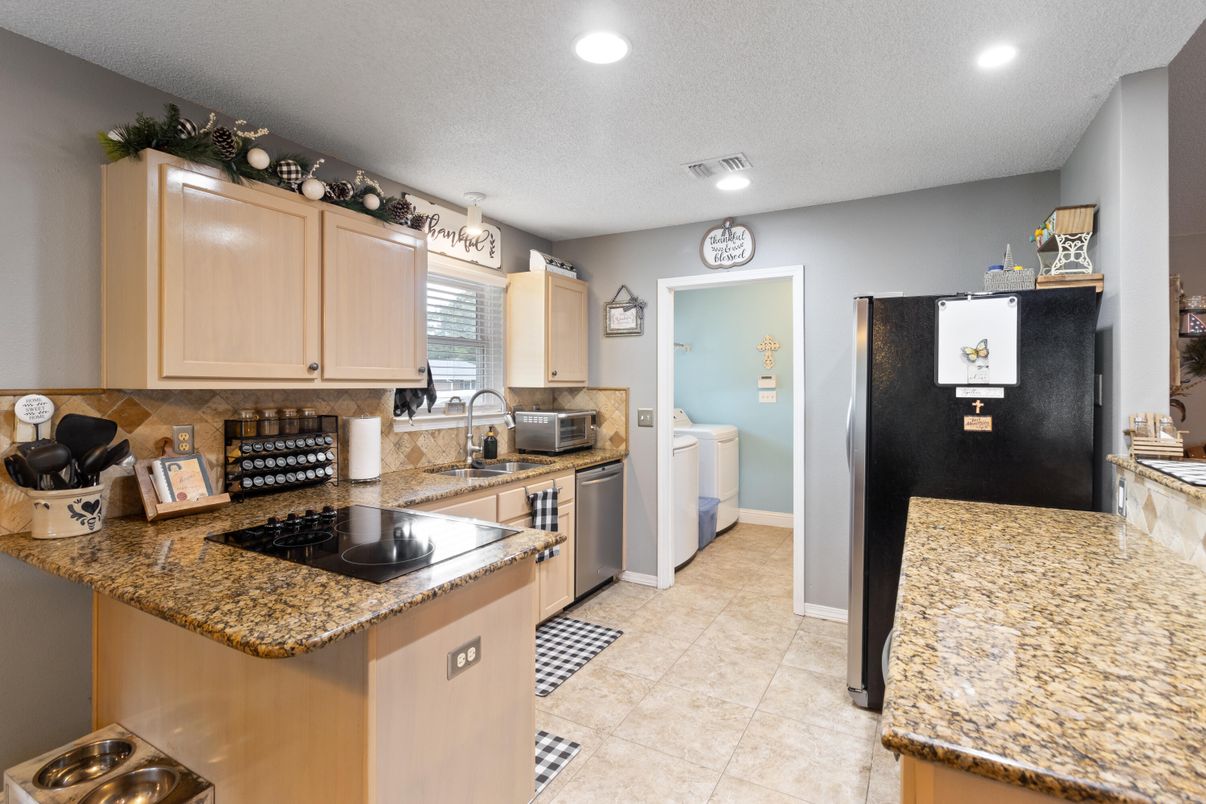 Interior, Kitchen, Recessed Lighting, Washer