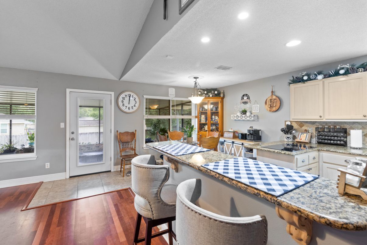 Dining room, Interior, Kitchen, Pendant Lights, Recessed Lighting, Wood Texture Flooring