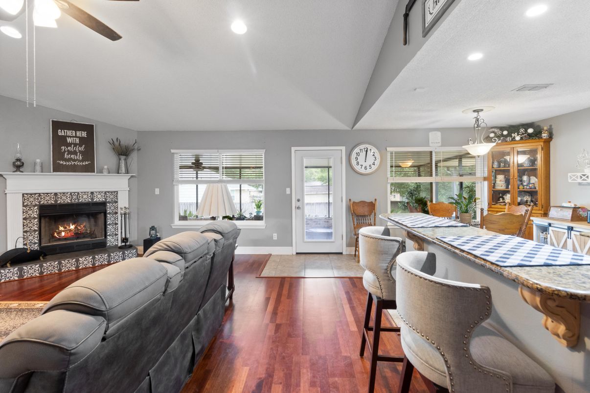 Fireplace, Interior, Living room, Pendant Lights, Recessed Lighting, Wood Texture Flooring