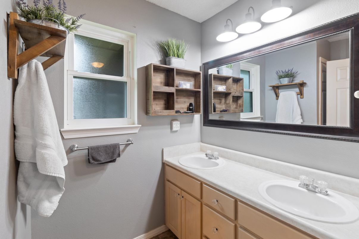 Bathroom, Dual Sink Vanities, Interior