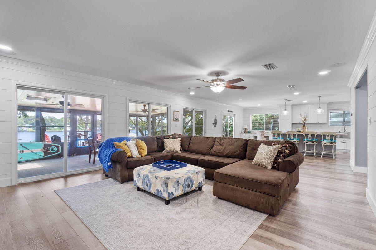 Dining room, Interior, Living room, Pendant Lights, Recessed Lighting, Wood Texture Flooring