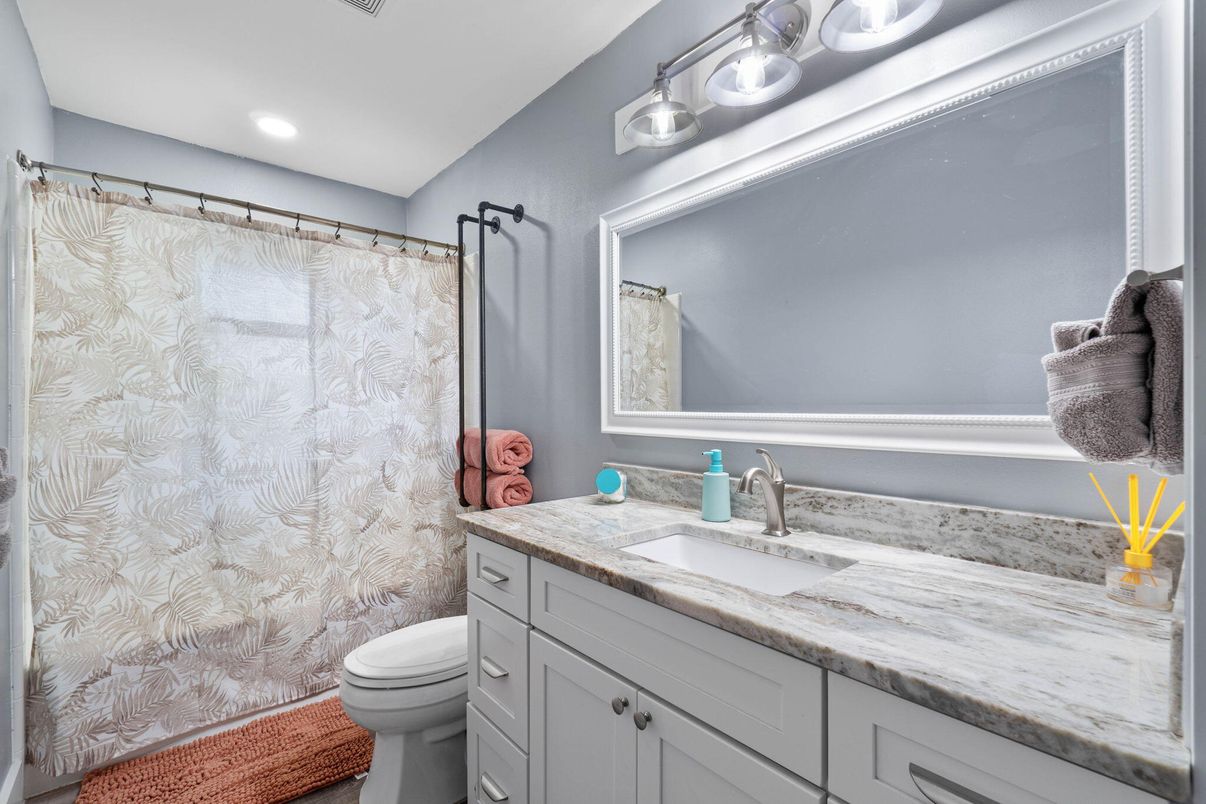 Bathroom, Interior, Recessed Lighting