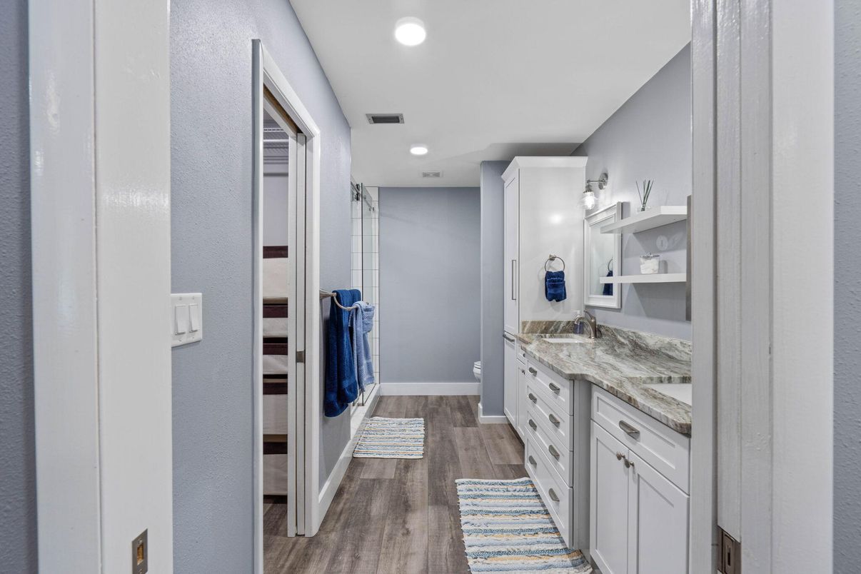 Interior, Recessed Lighting, Wood Texture Flooring