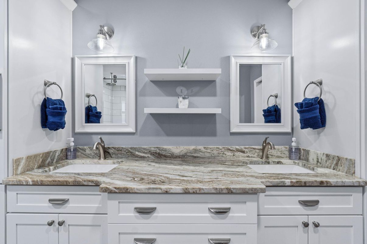 Bathroom, Dual Sink Vanities, Interior