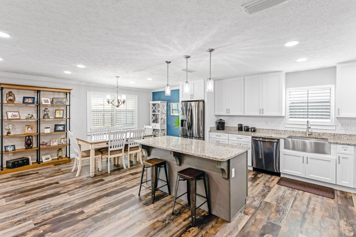 Chandelier, Dining room, Interior, Kitchen, Pendant Lights, Recessed Lighting, Stainless Steel Appliances, Wood Texture Flooring
