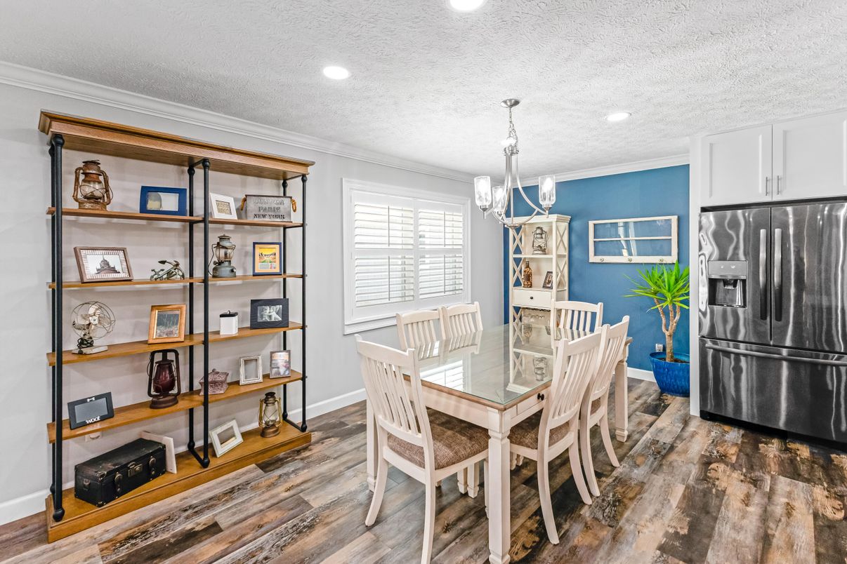 Chandelier, Dining room, Interior, Recessed Lighting, Wood Texture Flooring