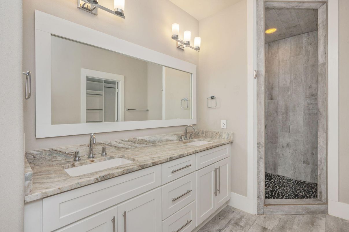 Bathroom, Dual Sink Vanities, Interior