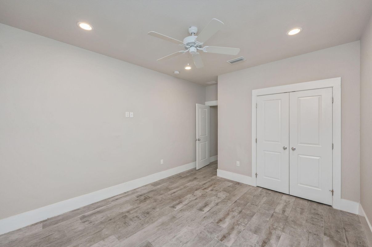 Empty room, Interior, Recessed Lighting, Wood Texture Flooring