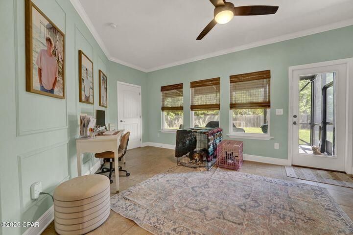 Home Office, Interior