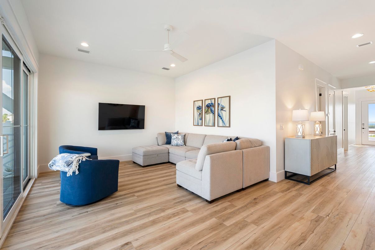 Interior, Living room, Recessed Lighting, Wood Texture Flooring