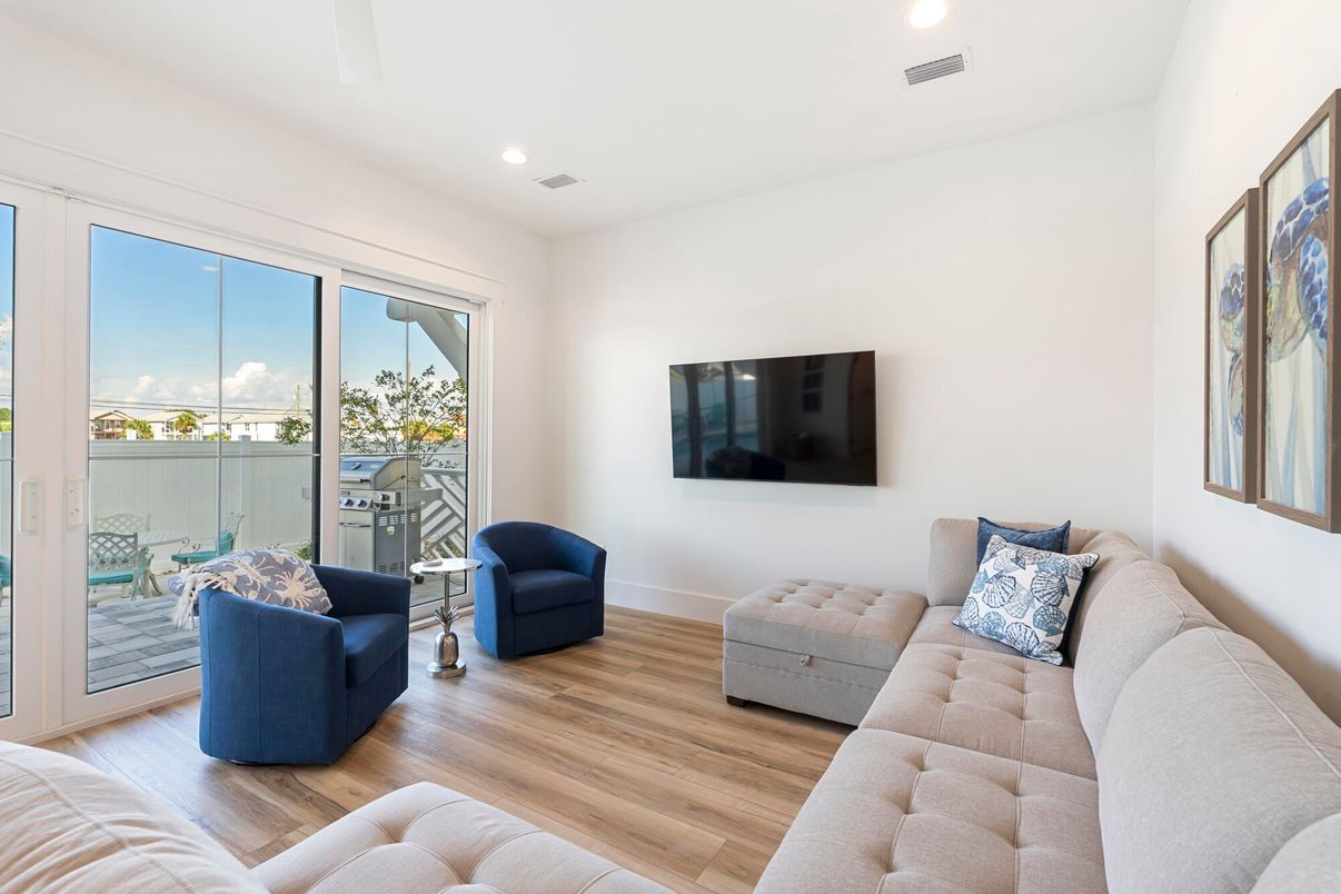 Interior, Living room, Recessed Lighting, Wood Texture Flooring