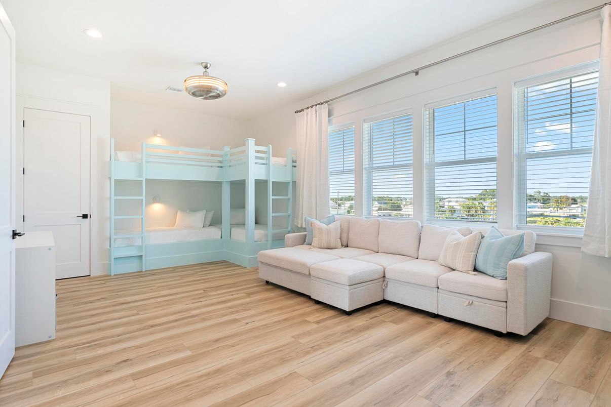 Interior, Recessed Lighting, Wood Texture Flooring