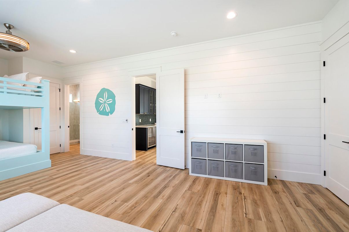 Interior, Recessed Lighting, Wood Texture Flooring