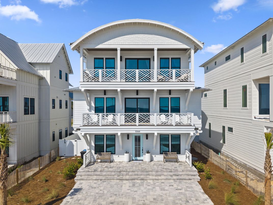Exterior, Facade, Farmhouse