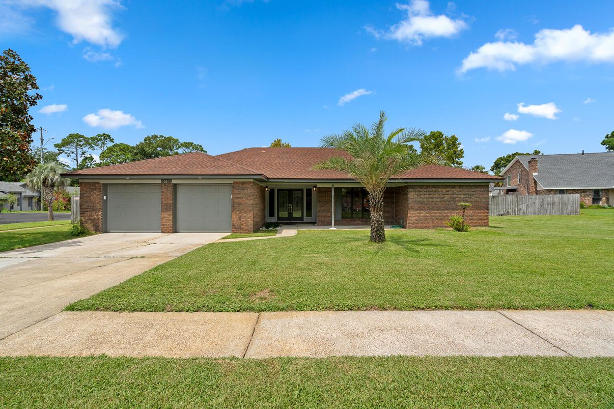 Attached, Exterior, Facade, Brick Facade, Ranch