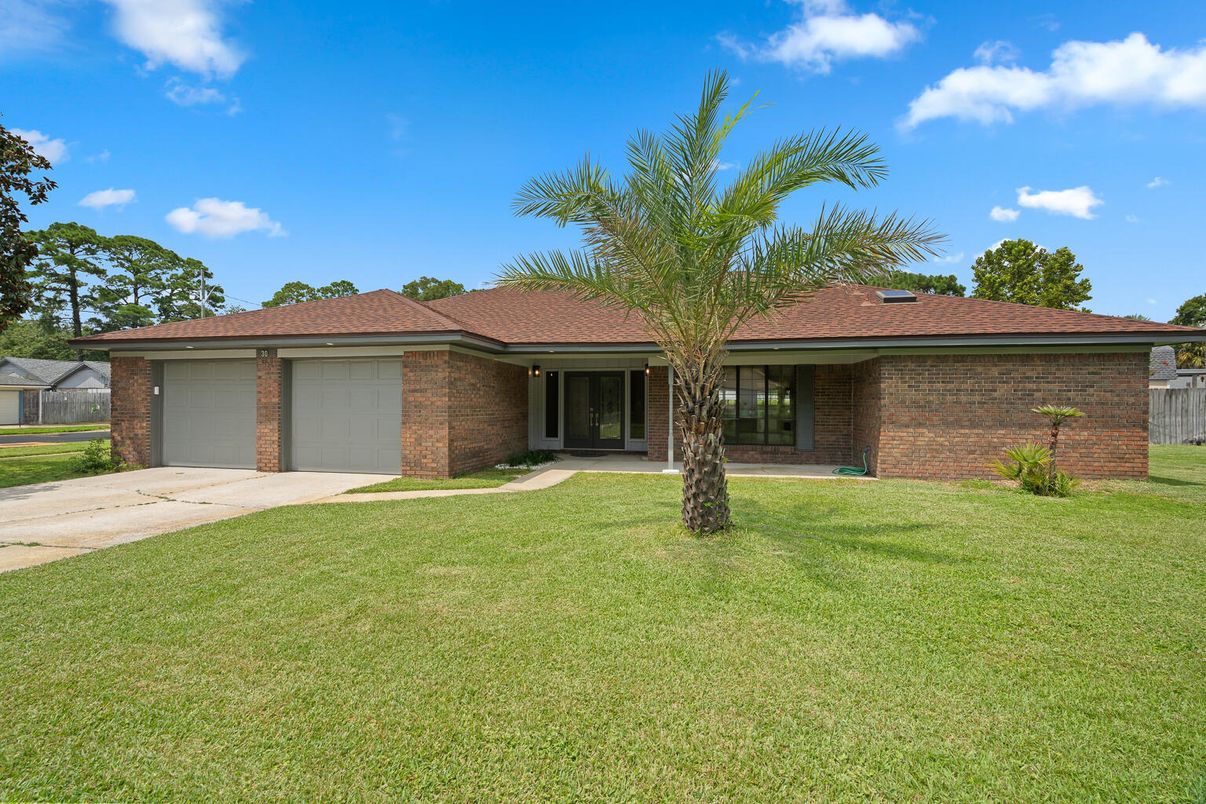 Attached, Backyard, Exterior, Facade, Brick Facade, Ranch