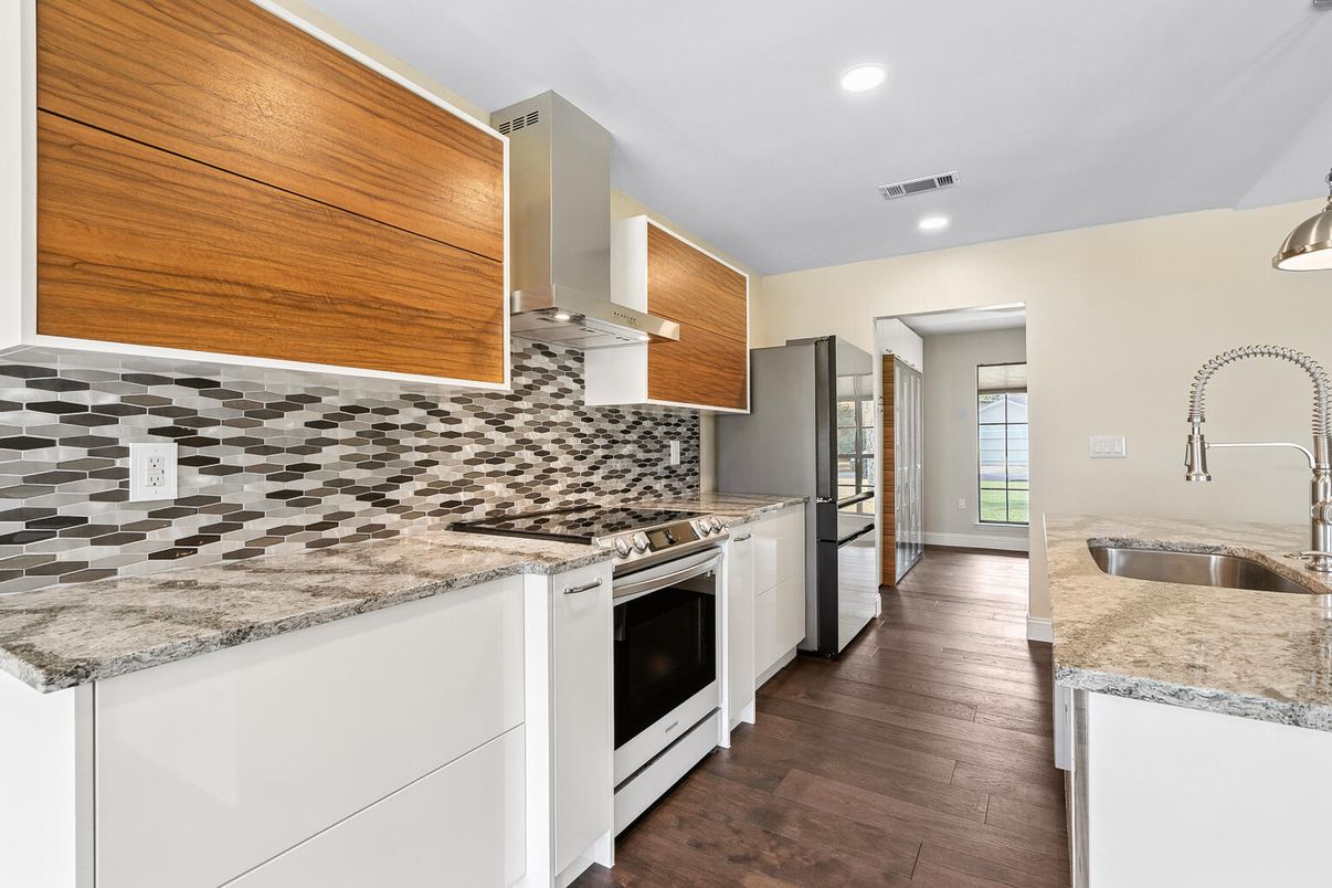 Interior, Kitchen, Pendant Lights, Recessed Lighting, Wood Texture Flooring