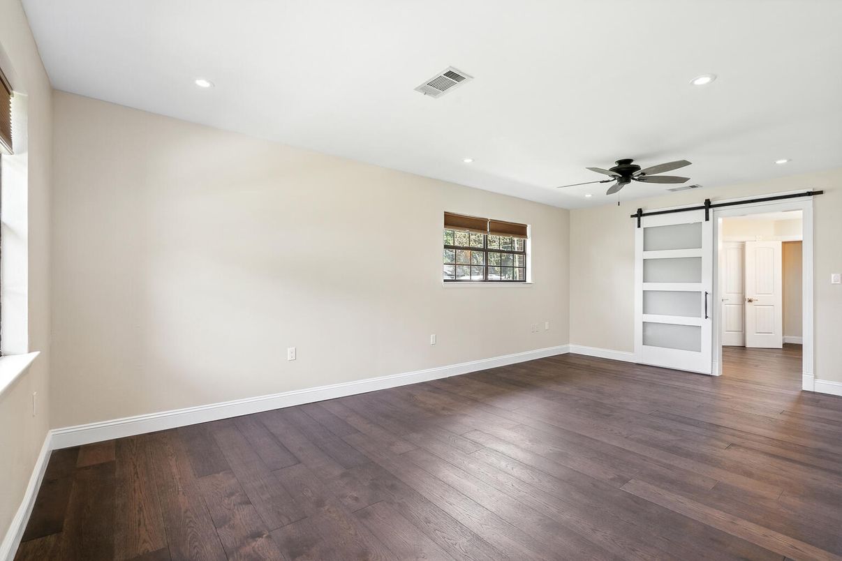 Empty room, Interior, Recessed Lighting, Wood Texture Flooring