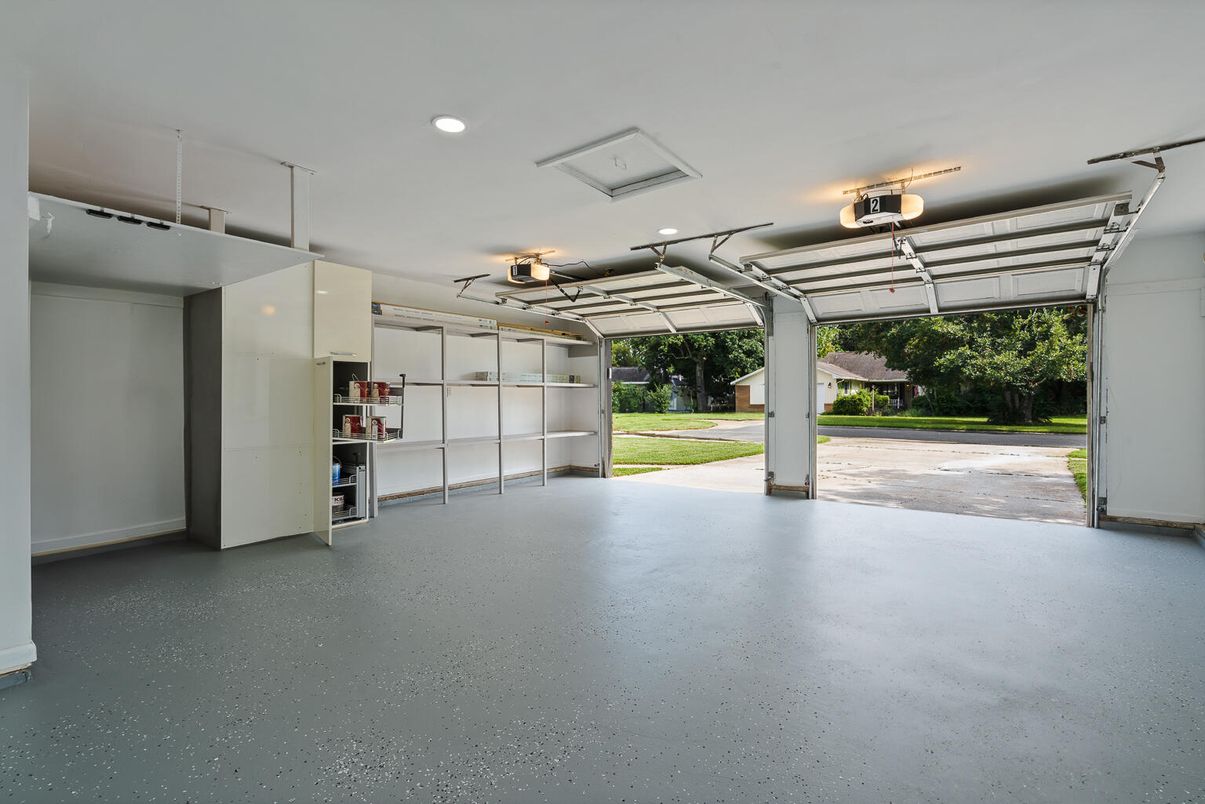 Garage, Interior